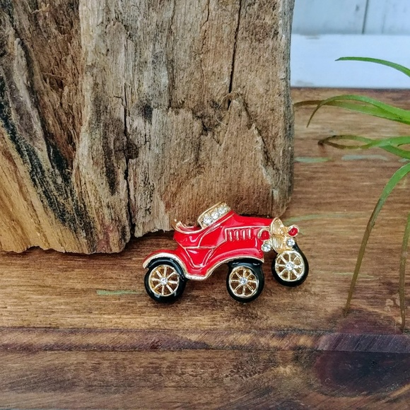 Old Roadster Crystal Pin - Picture 4 of 4